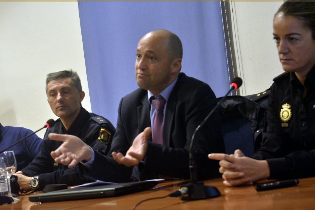 Las labores del policía y del periodista: compatibles y paralelas