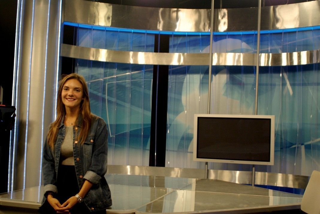 Carla Sanz Ruiz en el plató de La 8 de Valladolid
