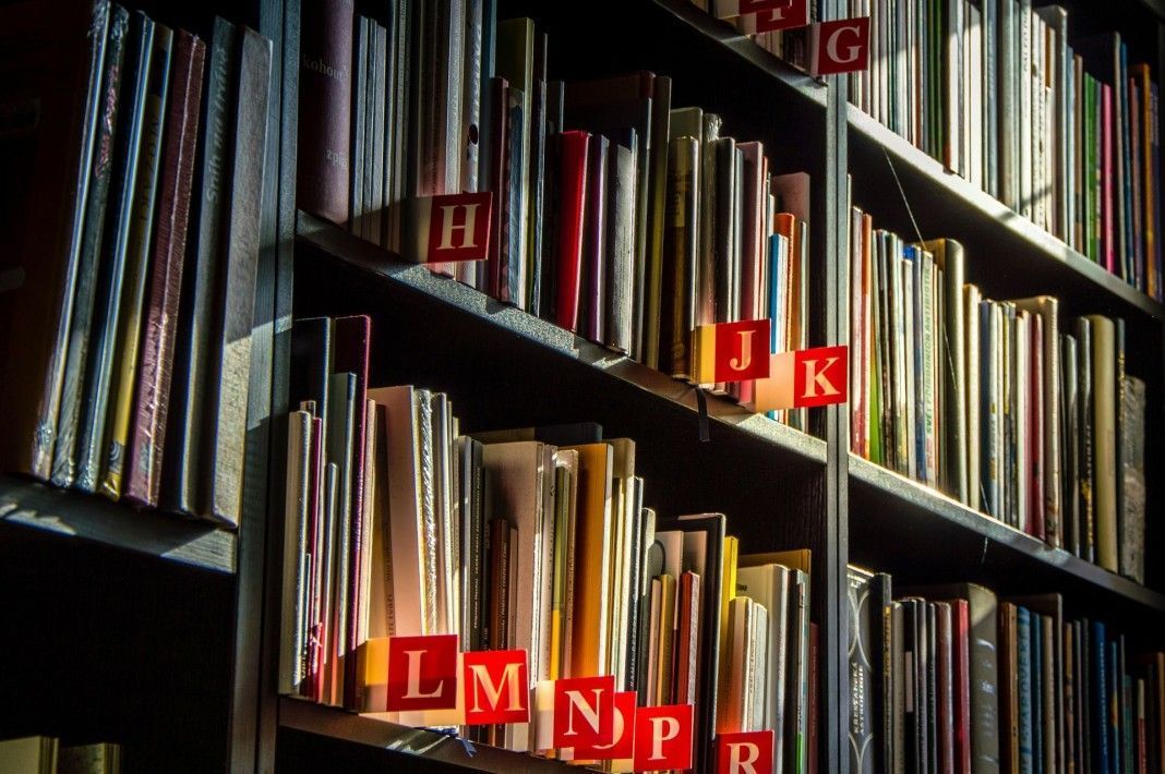 Conoce la biblioteca de FyL a través de Moodle