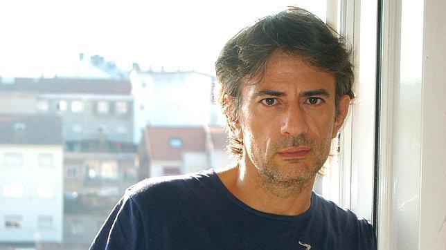 Juan Tallón: «En una decisión llena de coherencia, me dediqué al periodismo y a la novela»