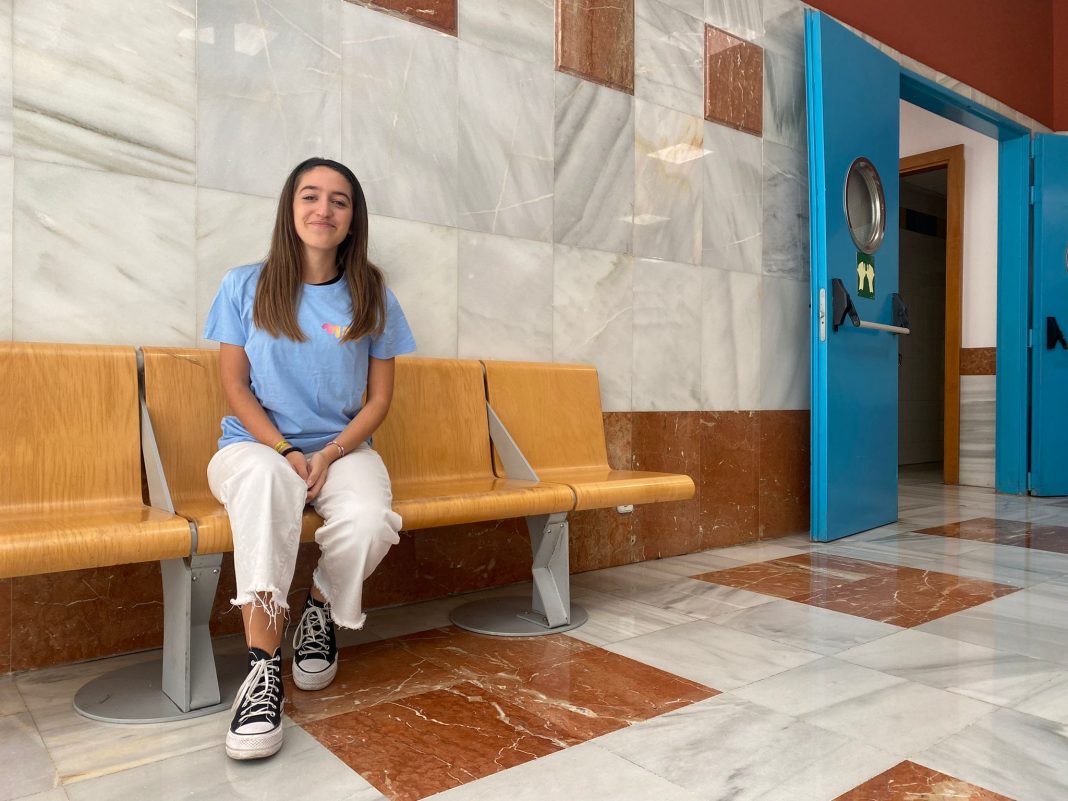 Laura Vega: «Estoy aportando mi granito de arena para que aquellos estudiantes con dificultad sepan que tienen a alguien con quien contar»
