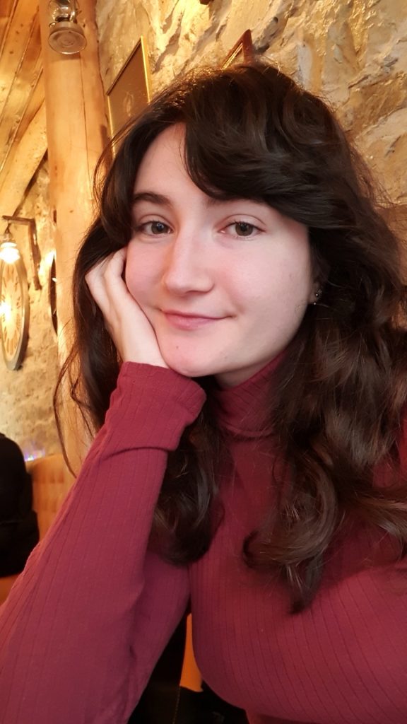 Esther Fernández Carbayo: «Estudié Filología Hispánica y actualmente trabajo en una consultora de un grupo de Inteligencia Artificial»