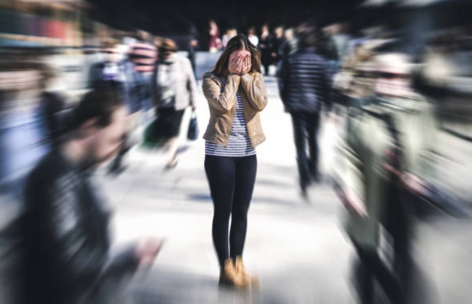 SOCIEDAD DEL RENDIMIENTO, VIDA EN LA CIUDAD Y CONSECUENCUENCIAS PSICOLÓGICAS