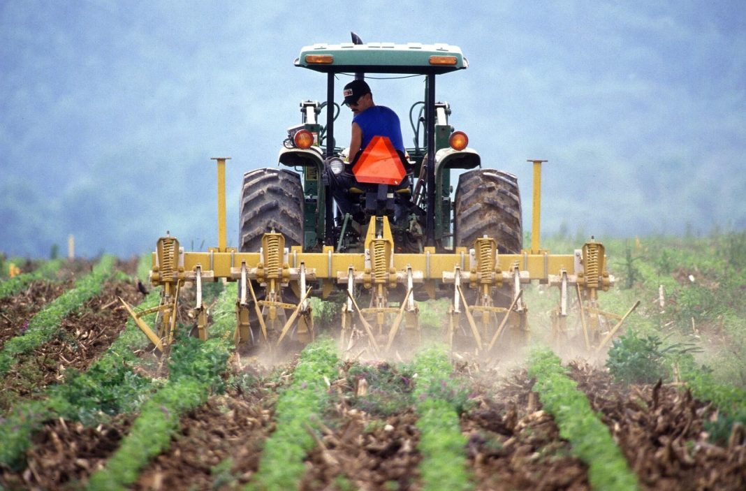 Los agricultores de la Unión Europea toman las calles para protestar por su futuro