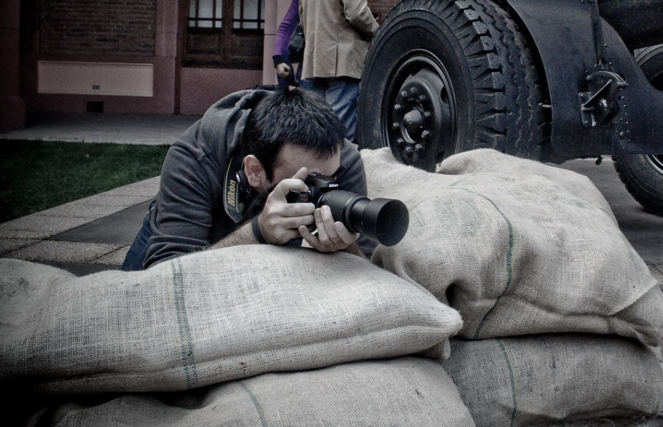 Violencia, traumas, discriminación: los peligros del periodismo de guerra