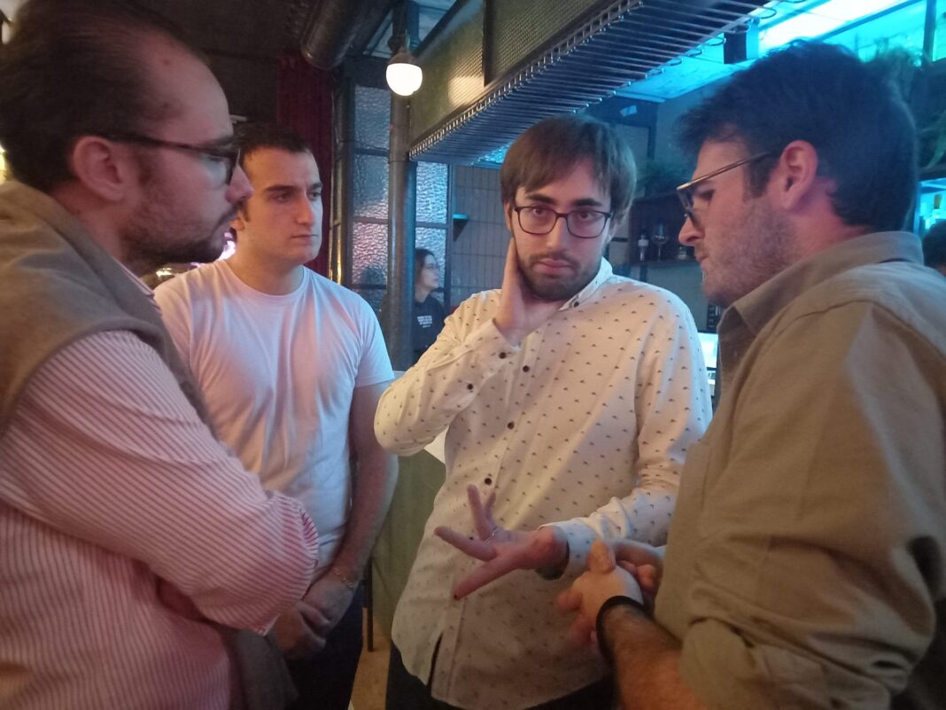 Noche de tertulia y barra con la Sociedad de Debate