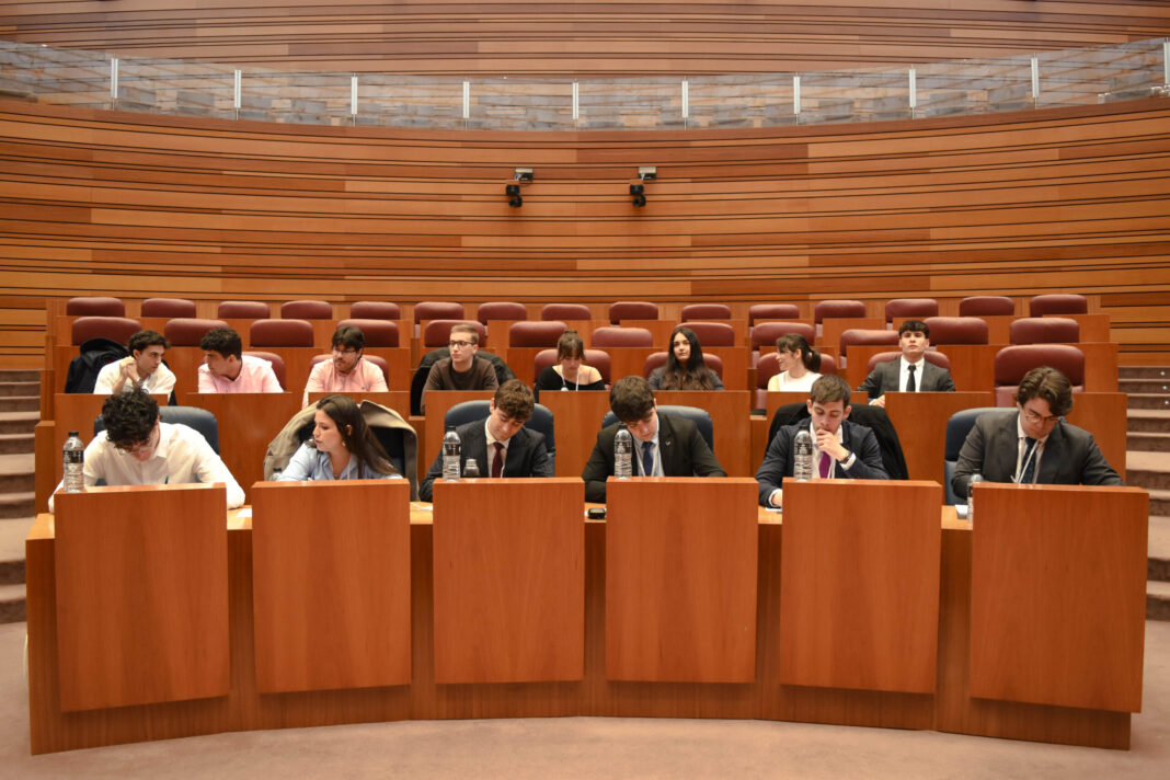 «Si pienso que no me mienten, no me protejo»: finaliza la I Liga de Debate universitario sobre información y democracia