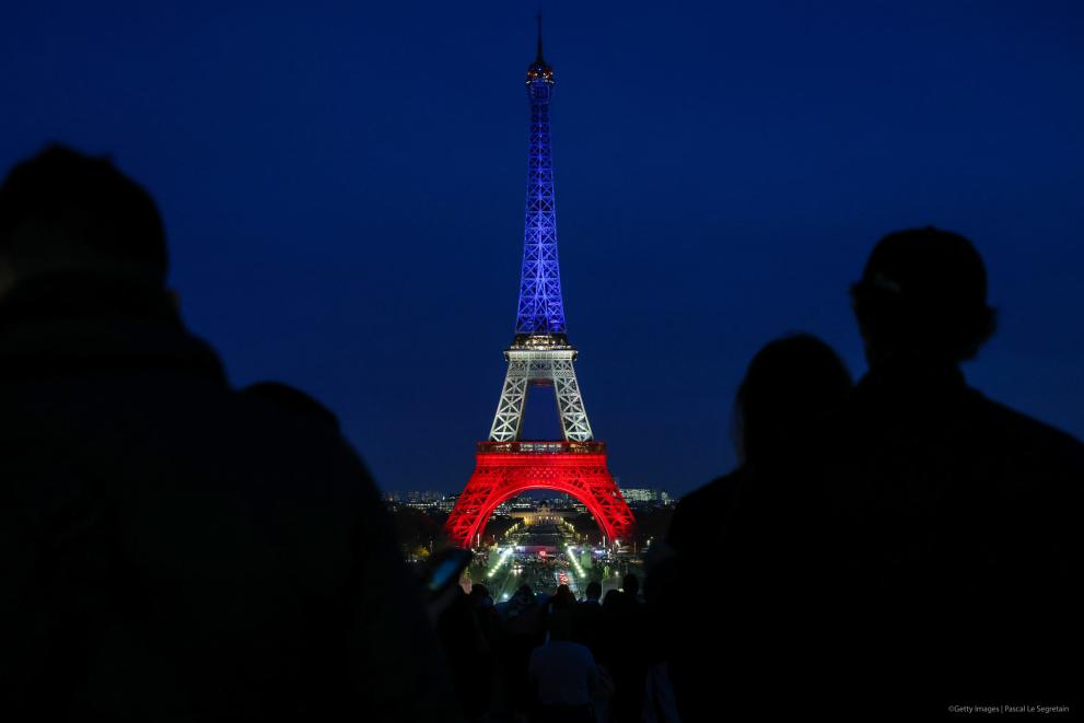 París conmemora los atentados del 13N en el Jardín de la Memoria