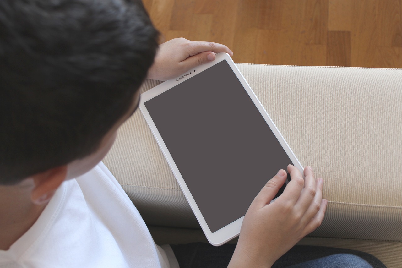 La infancia en la era digital: derechos humanos en juego