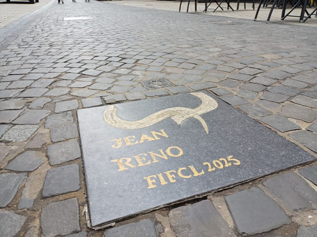 La placa que homenajea a Jean Reno desde la décima edición de FIFCL
