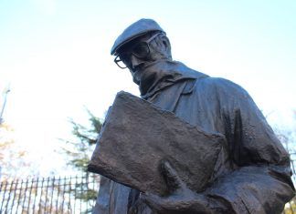 ‘Neorruralismo’ y Miguel Delibes Estatua de Miguel Delibes en Campo Grande