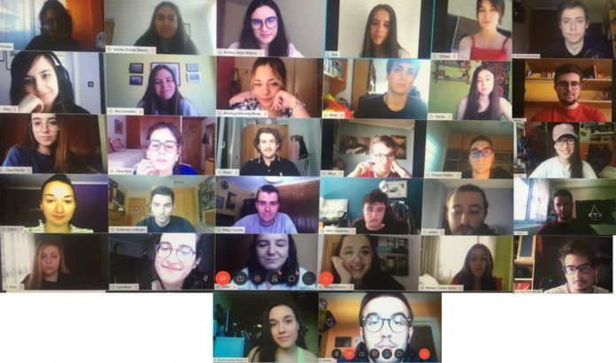 Videollamada alumnos cuarto periodismo Graduados sin graduación
