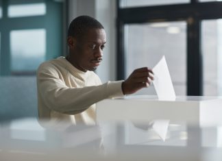 La oposición califica de ‘pacto de la vergüenza’ al que deja a Carlos Pollán en la presidencia de las Cortes