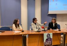 Anna Bosch: una mujer de micrófonos tomar