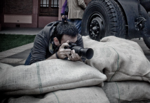 Violencia, traumas, discriminación: los peligros del periodismo de guerra