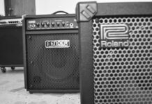 La música en la lucha de la justicia social Varios altavoces para escuchar música