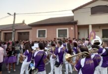 El alma festiva que arrasa en cada pueblo: así suena El Pendón