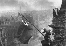 La caída del nazismo, la historia detrás de la icónica foto de la bandera soviética sobre el parlamento