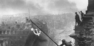 La caída del nazismo, la historia detrás de la icónica foto de la bandera soviética sobre el parlamento