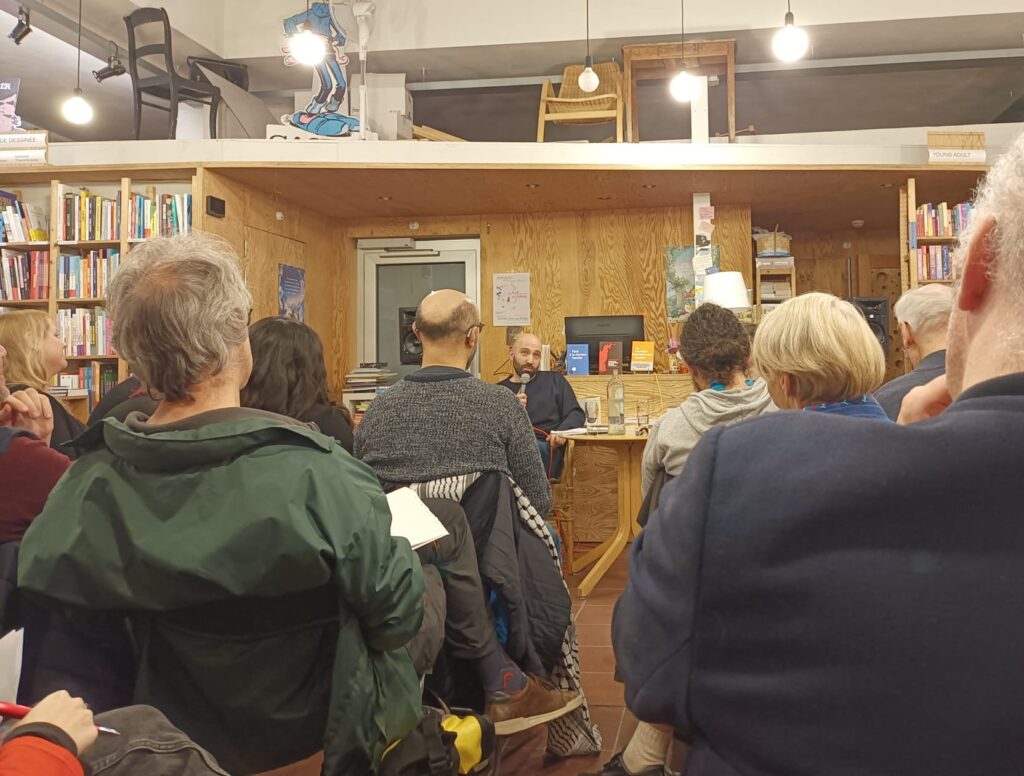 Momento de la charla de Ugo Palheta en "Livres aux trésors"